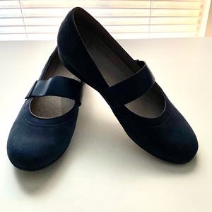Dansko Nubuck Blue Mary Janes size 39